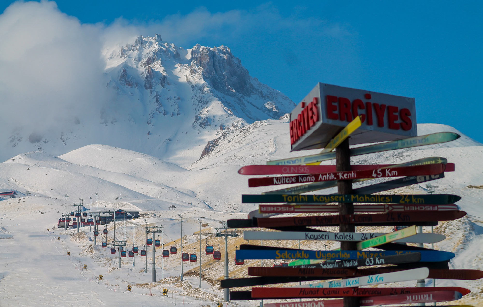 Erciyes'te kayak sezonu açıldı.